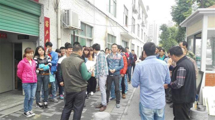 病魔無情人有義，同心協(xié)力愛傳遞?！獎?chuàng)安順為患重病女同事獻愛心